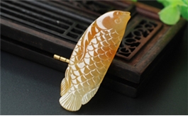 天然翡翠掛件--老坑冰糯種黃翡瑩潤細膩精工細雕金龍魚