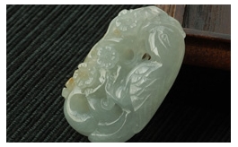 天然翡翠掛件--老坑冰種飄翡立體鏤雕喜上梅梢