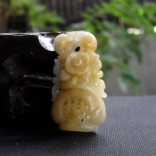 精品翡翠A貨滿黃翡色花瓶吊墜