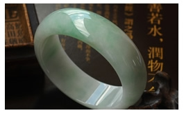 天然翡翠手鐲--老坑糯種清雅淺綠細膩均勻典雅大氣婉約厚裝超寬版富貴圓鐲(58)