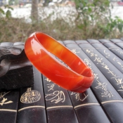 精美紅瑪瑙冰透手鐲