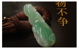 天然翡翠掛件--老坑冰種清雅淺藍綠微帶黃翡極細膩均勻水潤晶瑩精巧別致母子雙魚