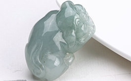 天然翡翠掛件--招財(cái)進(jìn)寶老坑冰種淺綠均色細(xì)膩水潤(rùn)立體精雕福豬