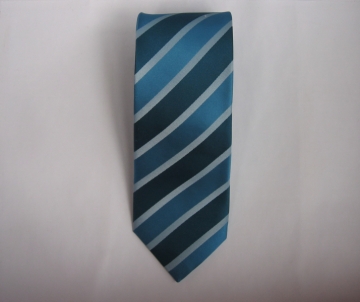 100%纯真丝翠蓝地彩条领带  定价：128元/条   限时体验价：68元/条