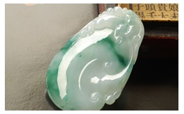 天然翡翠掛件--春花秋月老坑冰種飄藍花細膩潤澤雙面雕刻招財貔貅大如意