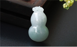 天然翡翠掛件--老坑冰糯種淺綠飄花細(xì)膩精致小巧雙面雕刻葫蘆