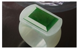 天然翡翠戒指--绿林骑士老坑冰种长方形嵌入独特别致扳指