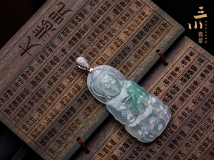 18K白金鉆石冰種飄翠天然A貨翡翠觀音吊墜