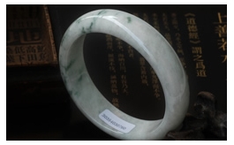 天然翡翠手鐲--老坑糯種清雅白底飄藍花圓潤厚裝富貴圓鐲(58)