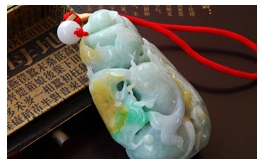 天然翡翠手把玩件--老坑冰糯清雅黃楊綠立體精雕連連有余