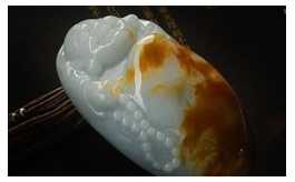 天然翡翠手把玩件--老坑糯種清雅淺綠伴黃褐翡飄花細膩均勻圓潤大氣立體精雕逍遙佛