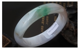 天然翡翠手鐲-老坑冰糯種瑩白底飄綠花細膩潤澤圓潤正裝扁口圓鐲(60)
