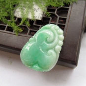 翡翠A貨飄綠福壽如意掛件