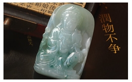 天然翡翠掛件--老坑冰糯種清雅飄藍花厚實大氣精工浮雕靜雅慈悲觀世音