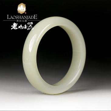 和田玉青白玉手鐲扁圓環(huán)形玉鐲青白玉比例協(xié)調(diào)
