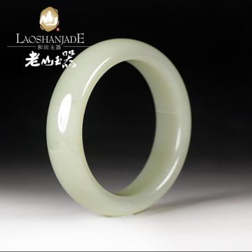 和田玉青白玉手鐲扁圓環形結構緊密堅實
