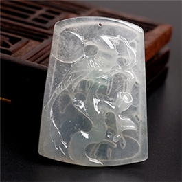 天然翡翠掛件--老坑冰種微淺綠晶瑩凝潤精工浮雕喜上眉梢