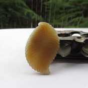 天然和田玉滿糖色玉葉子吊墜