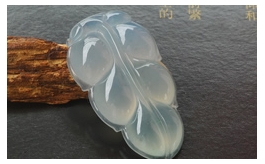 天然翡翠掛件--老坑冰種淺綠極細膩均勻水潤晶瑩飽滿圓潤雙面精雕玉葉