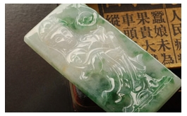 天然翡翠掛件--人間仙境老坑冰種飄綠花精美浮雕如意立觀音長方玉牌