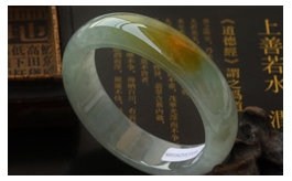 天然翡翠手鐲-老坑冰種淺綠伴黃翡水潤晶瑩寬版厚裝扁口圓鐲(59)