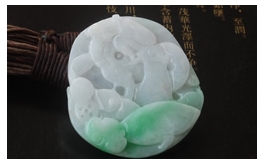 天然翡翠掛件-老坑糯種白底青細膩均勻浮雕祥龍在天
