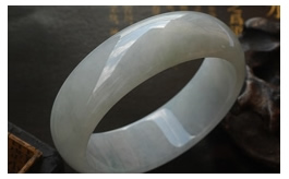 天然翡翠手鐲--老坑冰糯種清雅淺綠細潤晶瑩溫婉韻秀圓潤正裝超寬版富貴圓鐲(60)