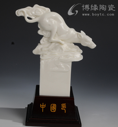 生肖狗中國(guó)印德化白瓷動(dòng)物雕塑個(gè)人印章本命年禮物工藝品擺件