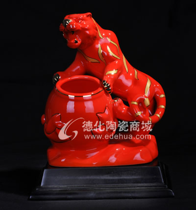 筆筒-猛虎攀桶/陶瓷工藝品/德化陶瓷/色釉/商務禮品