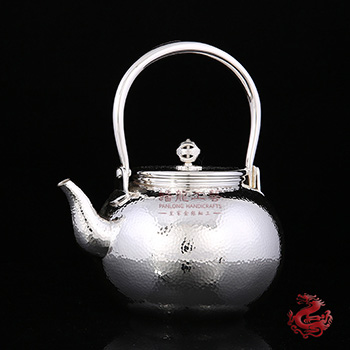 七寶透摘錘紋銀壺