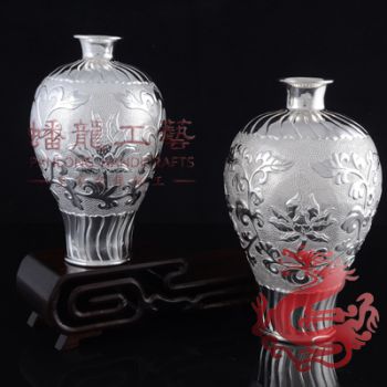 纏枝花瓶(小)