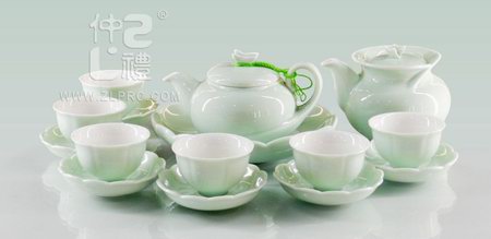 梅子青釉配小荷口盤碟17頭茶具組