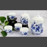 8頭手繪青花茶具合家歡樂