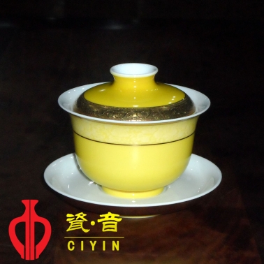 娇黄釉珐琅花卉纹盖碗