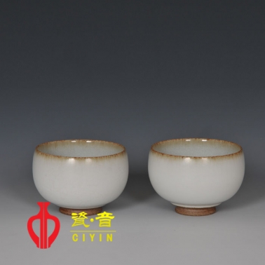 白釉小茶杯