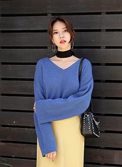 BasicLooseFitVNeckKnitTee