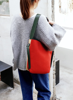 ContrastColorShoulderBag