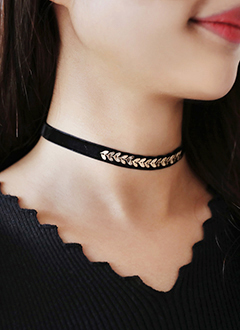 LeafVelvetChokerNecklace