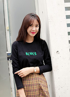 EmbroideredLetteringLongSleeveT-shirt