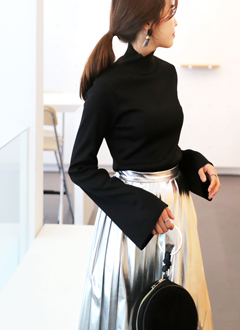 TurtleneckSlitTee