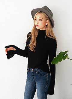 TurtleneckSleeveSlitTee