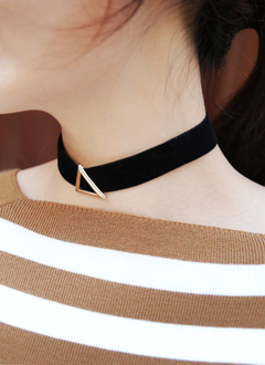 VelvetTriangleChoker