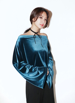 OffShoulderVelvetLooseTee