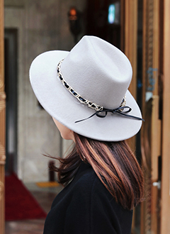 ChainAndRibbonStrapFedora