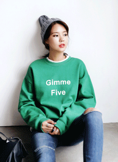 GraphicSweatshirt