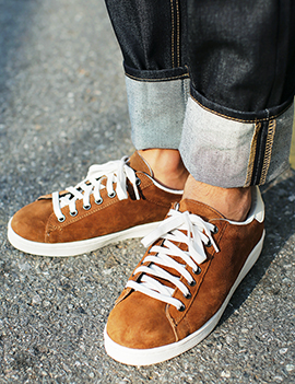 Leather low-top sneakers
