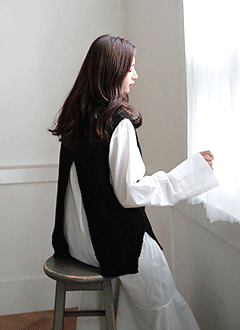 BackSlitKnitVest