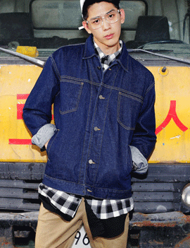 LooseFitDenimJacket