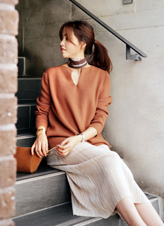 V-NeckLooseFitKnit