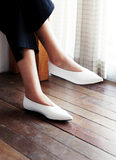 PointedFlatShoes